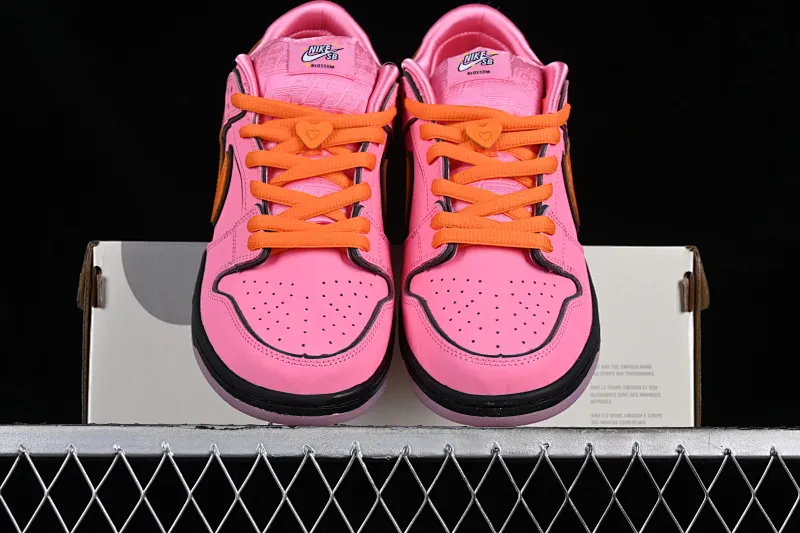 All Categories Nk SB Dunk Series Nk SB Dunk Low Low-top sneakers J version The Powerpuff Girls x Nk SB Dunk Low Powerpuff Girls joint model Low-top casual sneakers FD2631-600